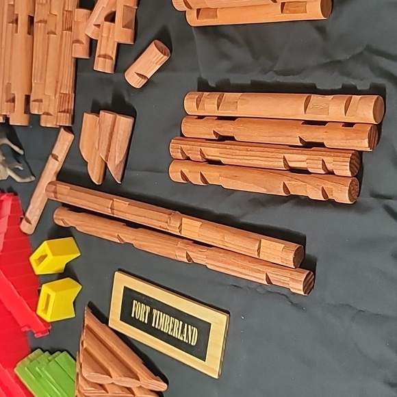 LITTLE PIONEER Wooden Log Playset Fort TImberland Wood Building Logs - Picture 4 of 8